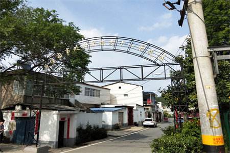 坡子别墅区180平带院子阁楼99万价格可议